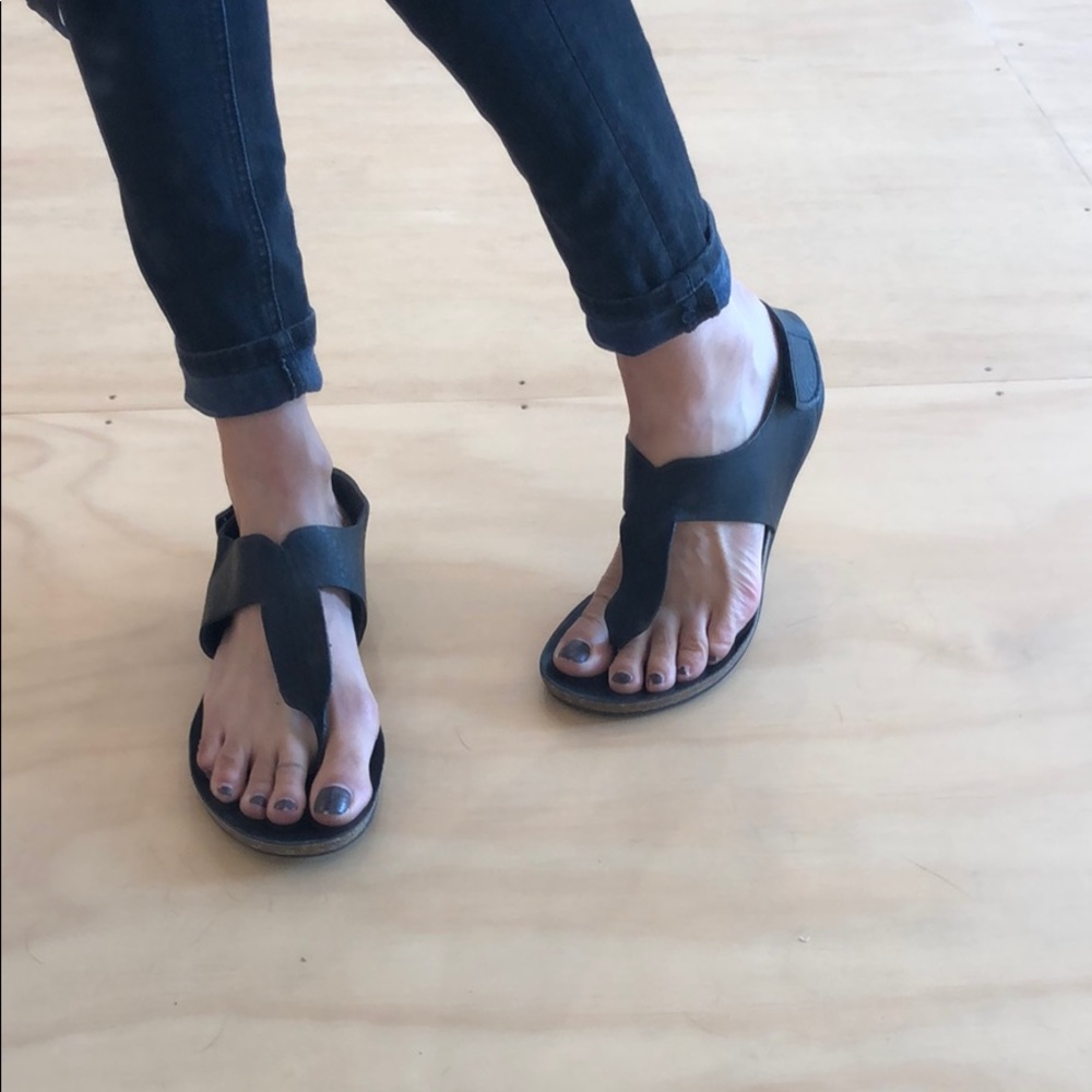 Black leather Pedro Garcia textured flat sandals